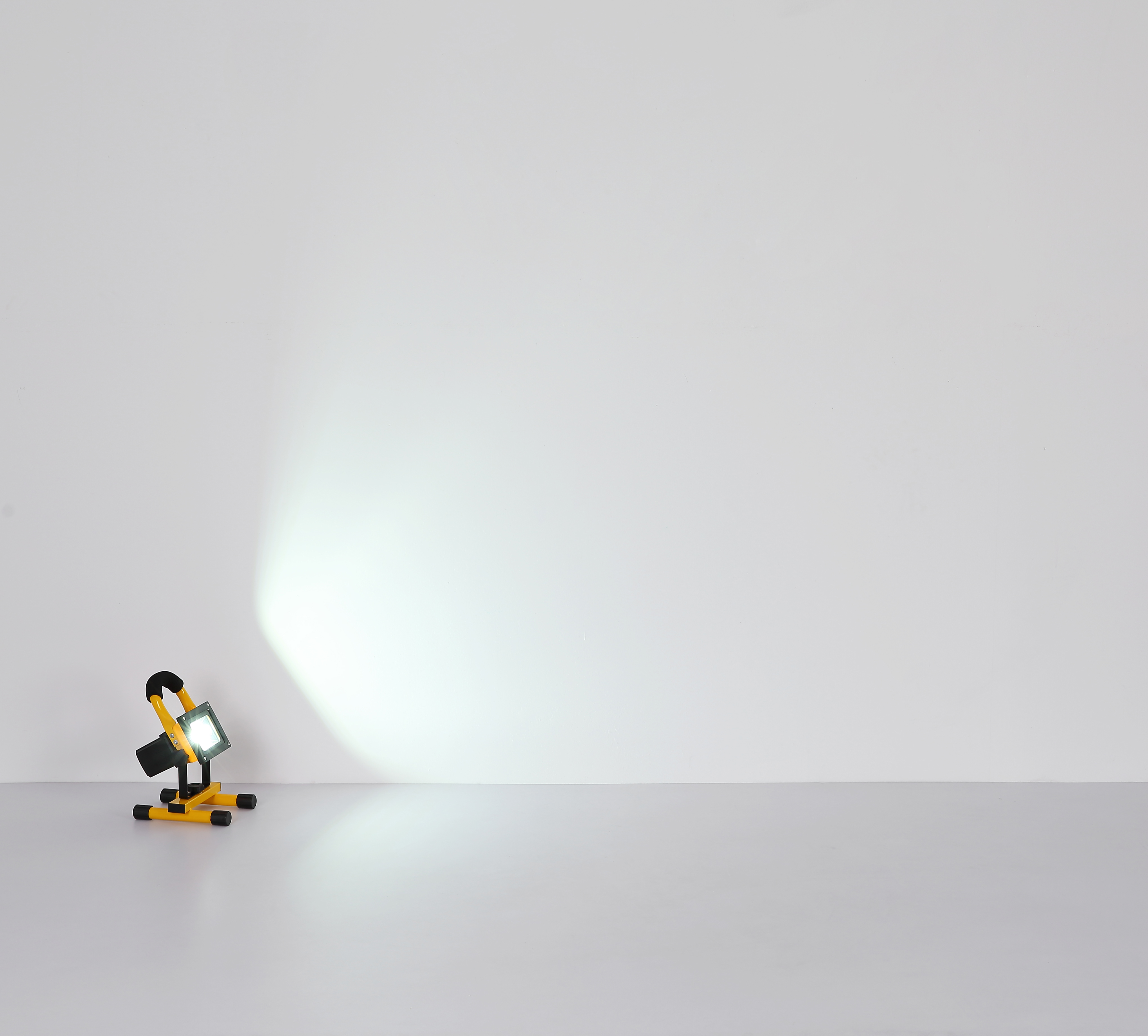 LED-Akku-Baustrahler - gelb-schwarz - 22,5 cm