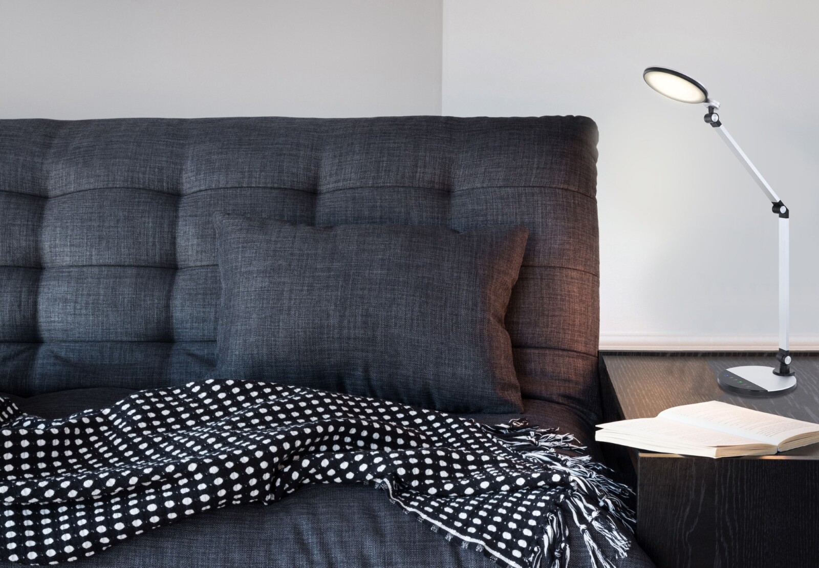 LED-Tischleuchte - schwarz-silber - schwenkbar