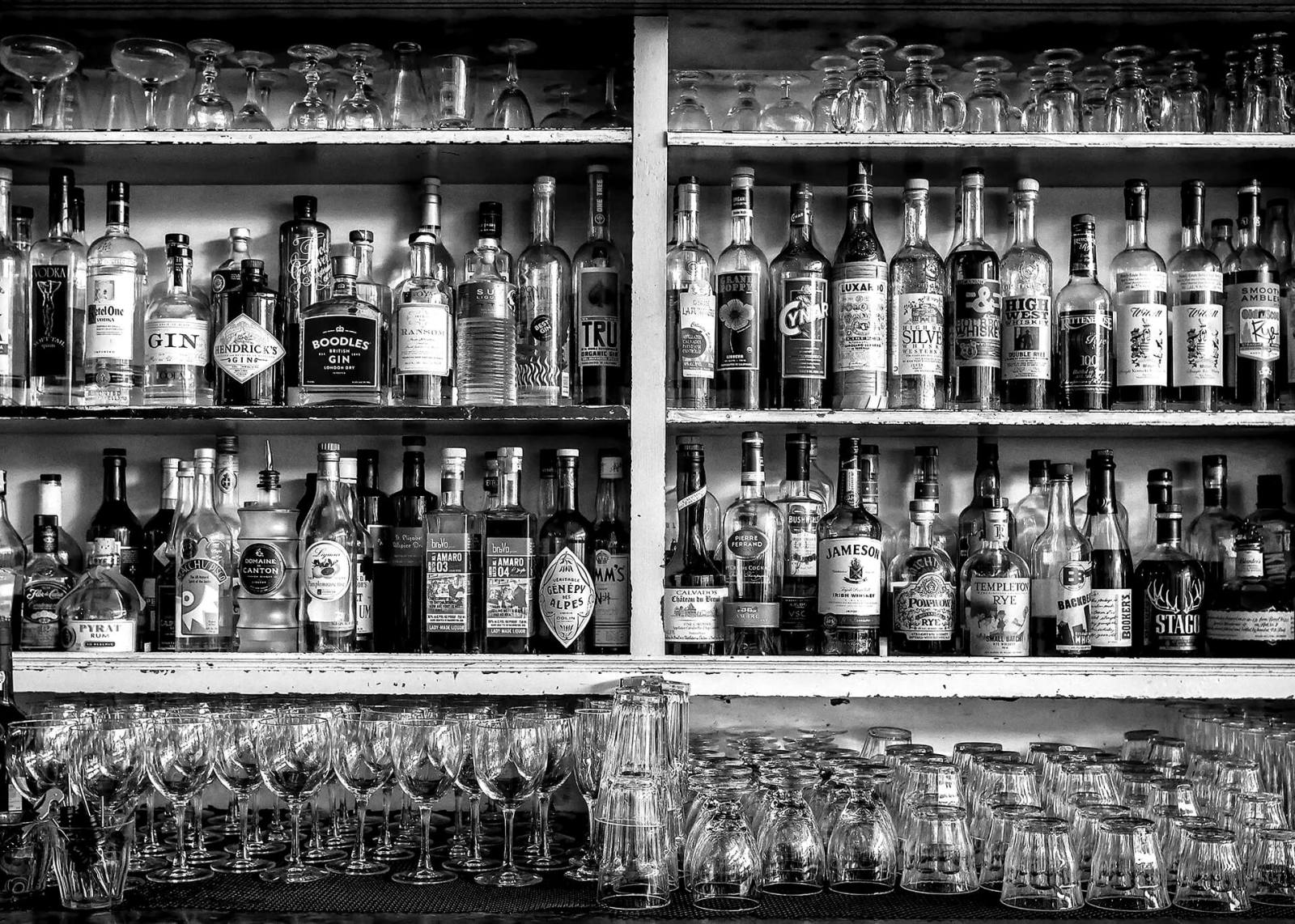 Leinwandbild COCKTAIL-BAR - schwarz-weiß - 70x50 cm