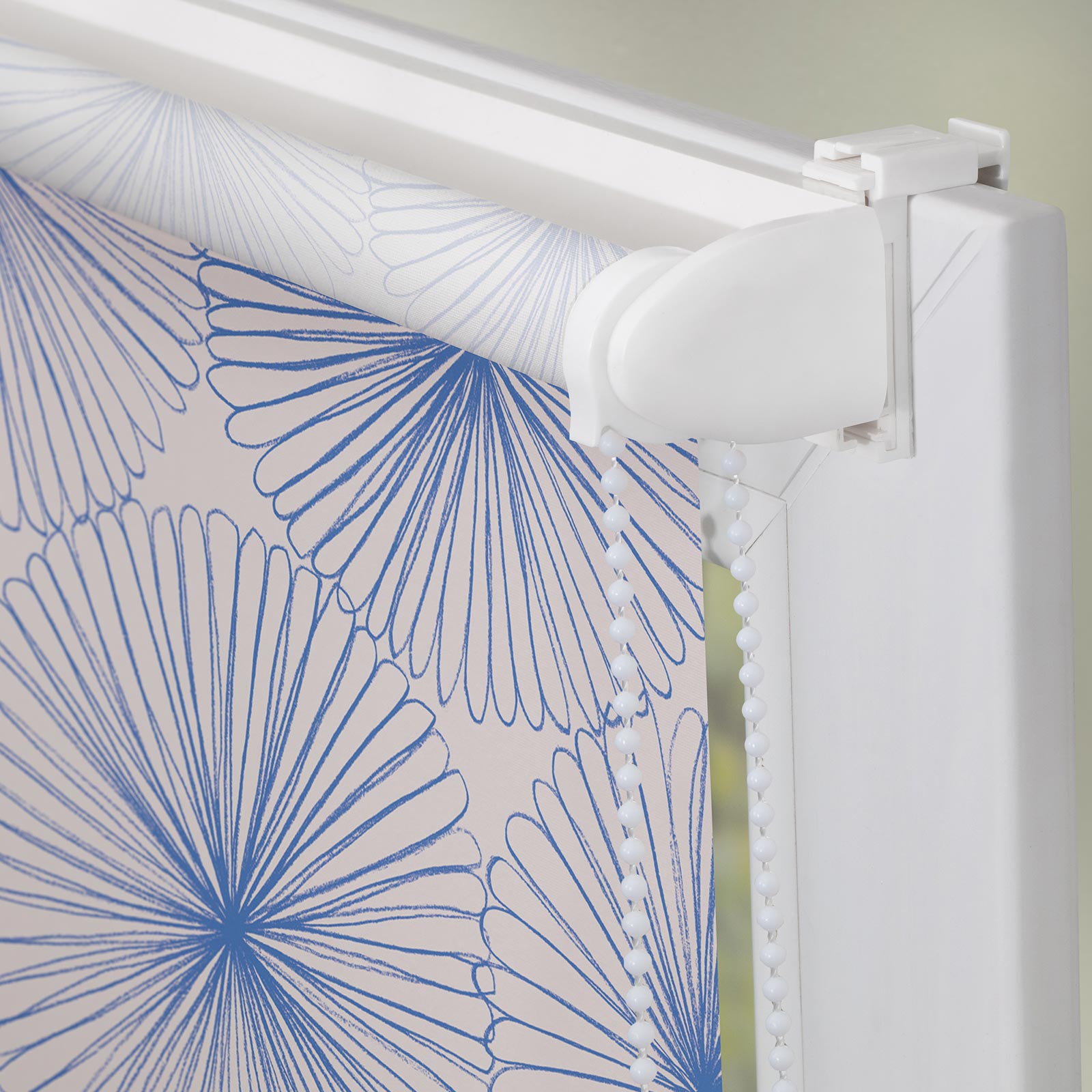 LICHTBLICK Verdunklungsrollo FLOWER WHEEL - blau-weiß - 90x150 cm